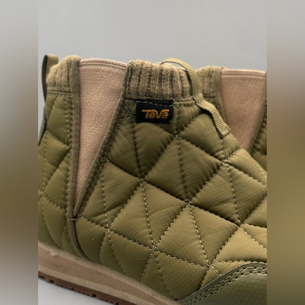 Teva Women's Sneaker Ember Mid Boots, Size 5 View 3